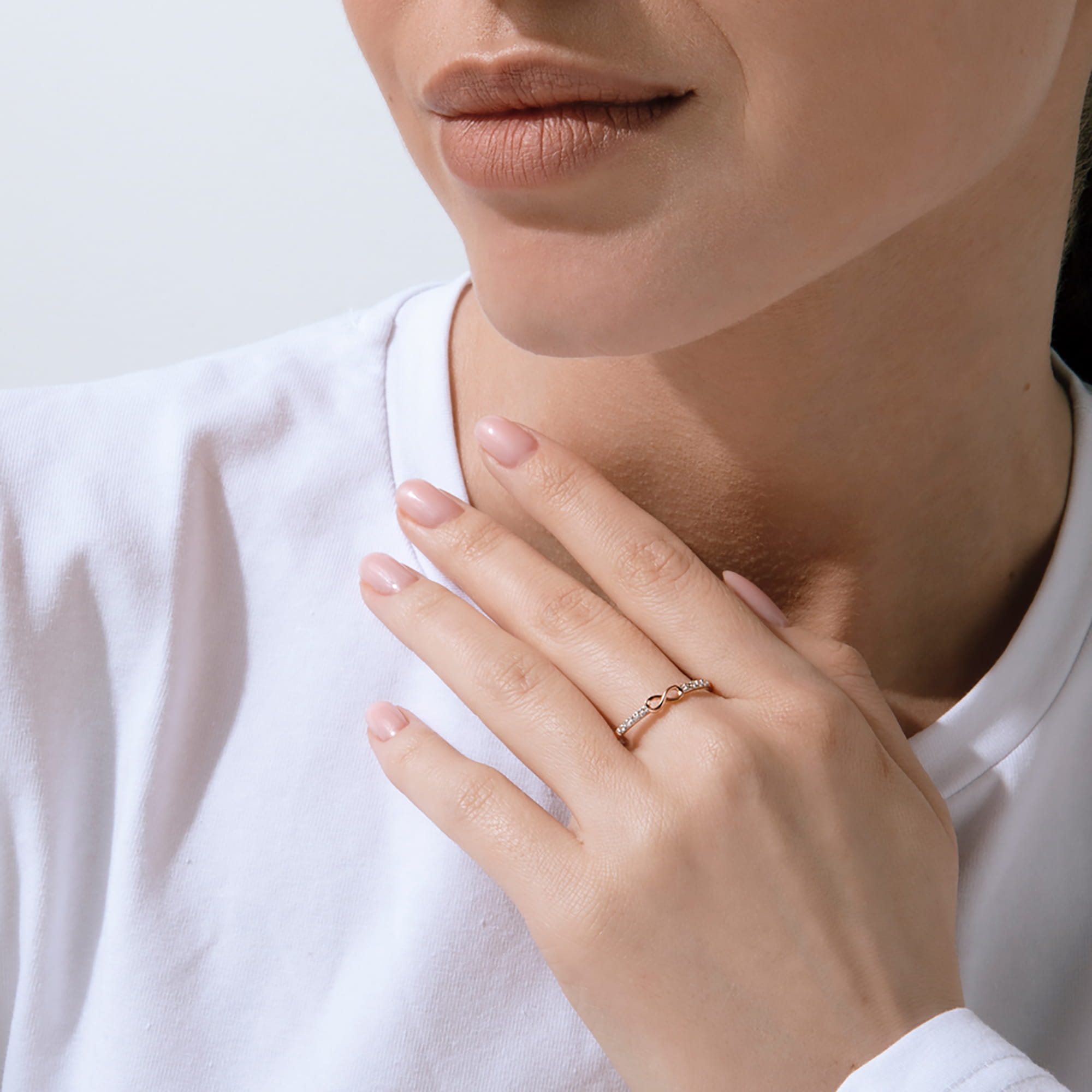 Кольцо из золота 585 пробы с фианитом DINASTIA 006831-1102 Золото 585 пр.