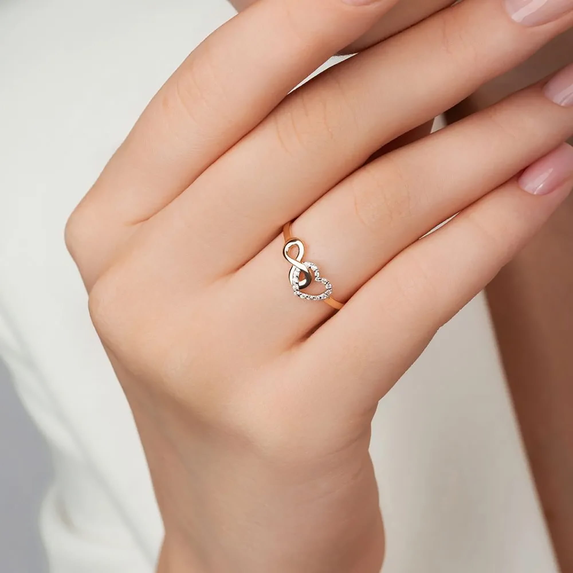 Кольцо из золота 585 пробы с фианитом EFREMOV К13220115 Золото 585 пр.