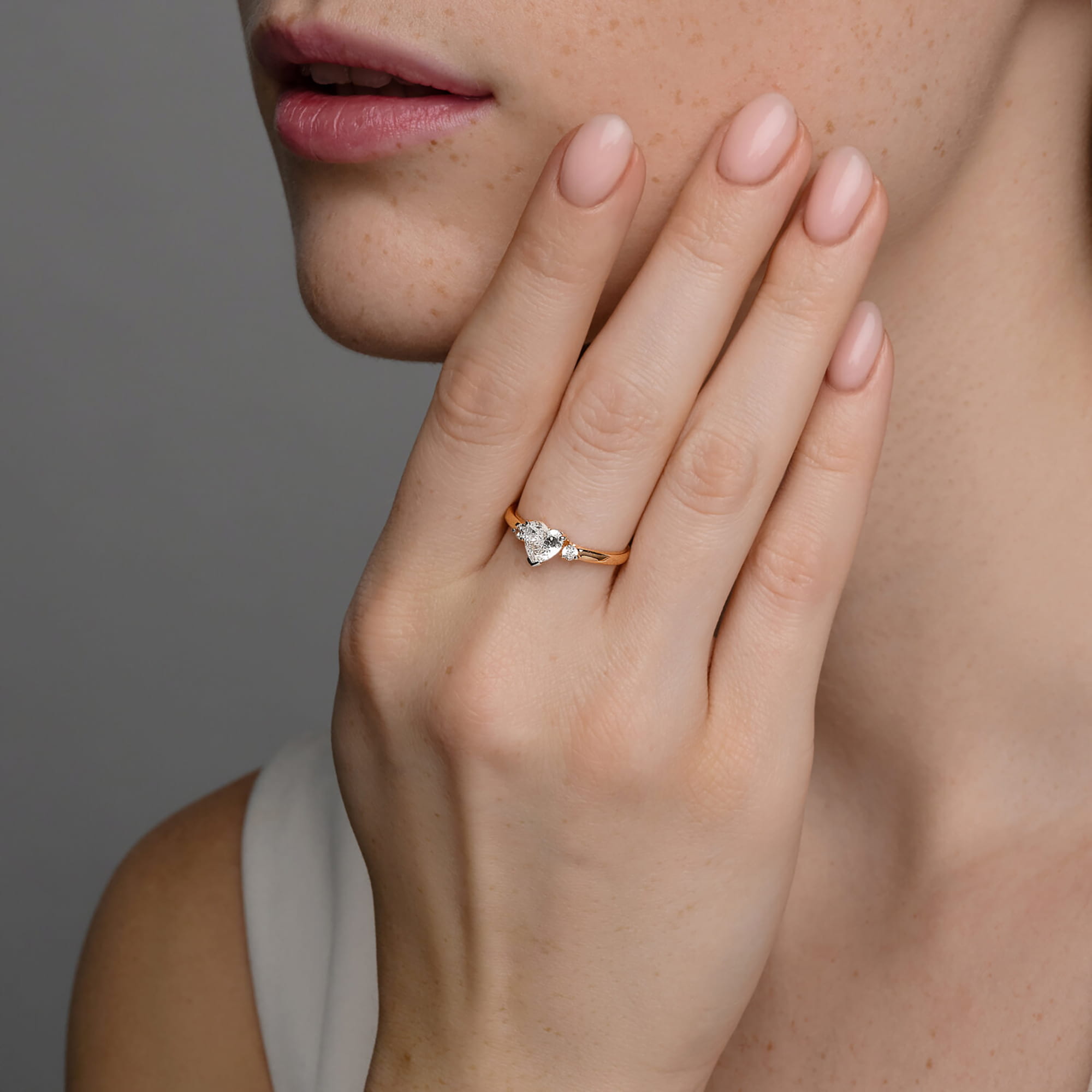 Кольцо из золота 585 пробы с фианитом SOKOLOV 019551 Золото 585 пр.