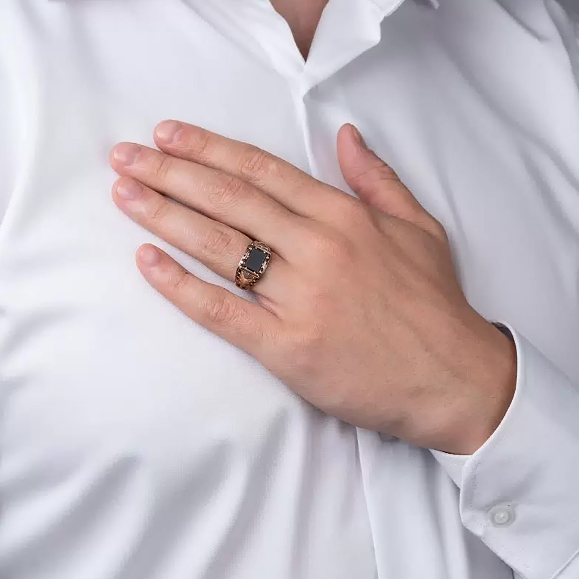 Печатка из золота 585 пробы с ониксом КАРАВАЕВСКАЯ ЮВЕЛИРНАЯ ФАБРИКА 31-0300 Золото 585 пр.