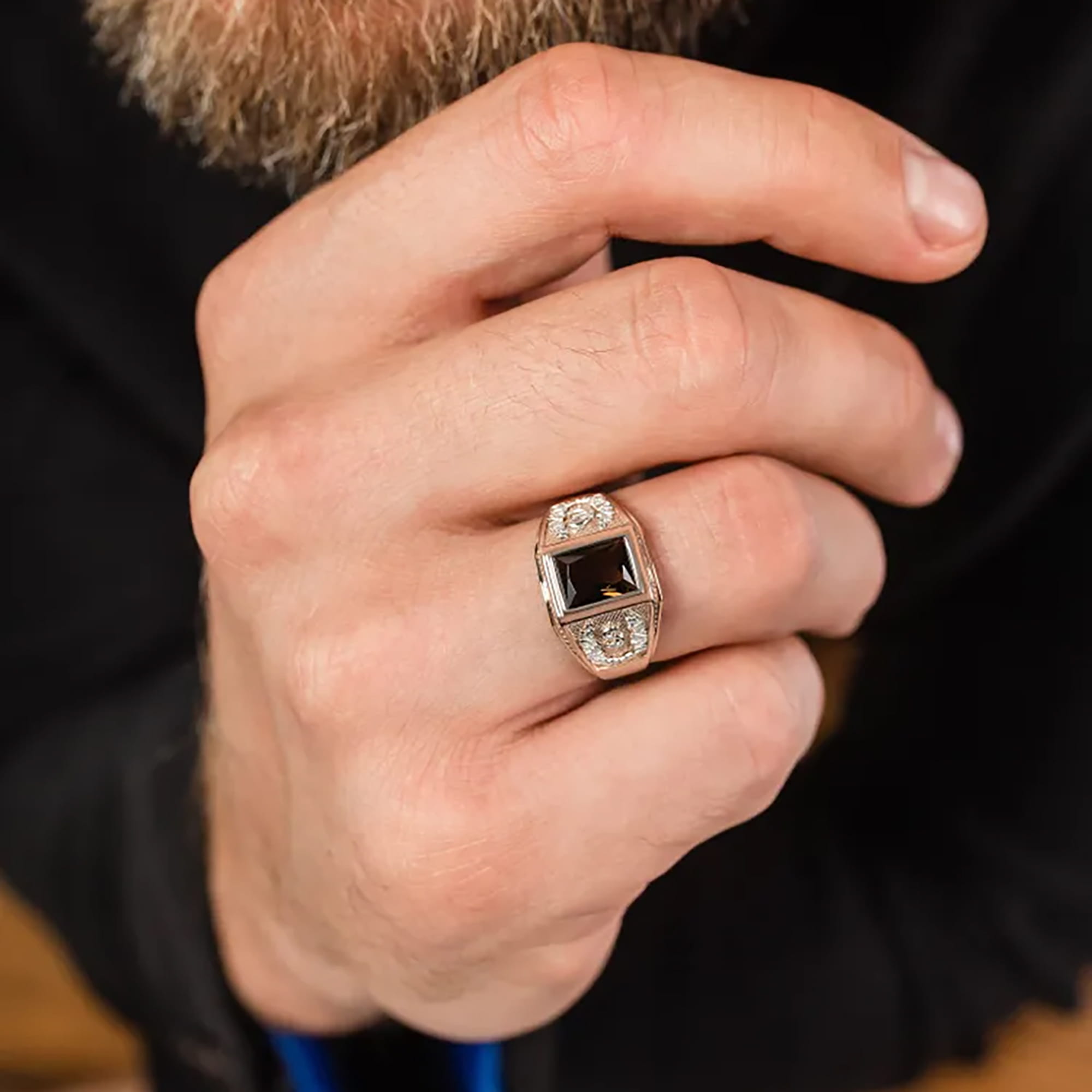 Печатка из золота 585 пробы с дымчатым кварцем КАРАВАЕВСКАЯ ЮВЕЛИРНАЯ ФАБРИКА 31-0328-Р Золото 585 пр.