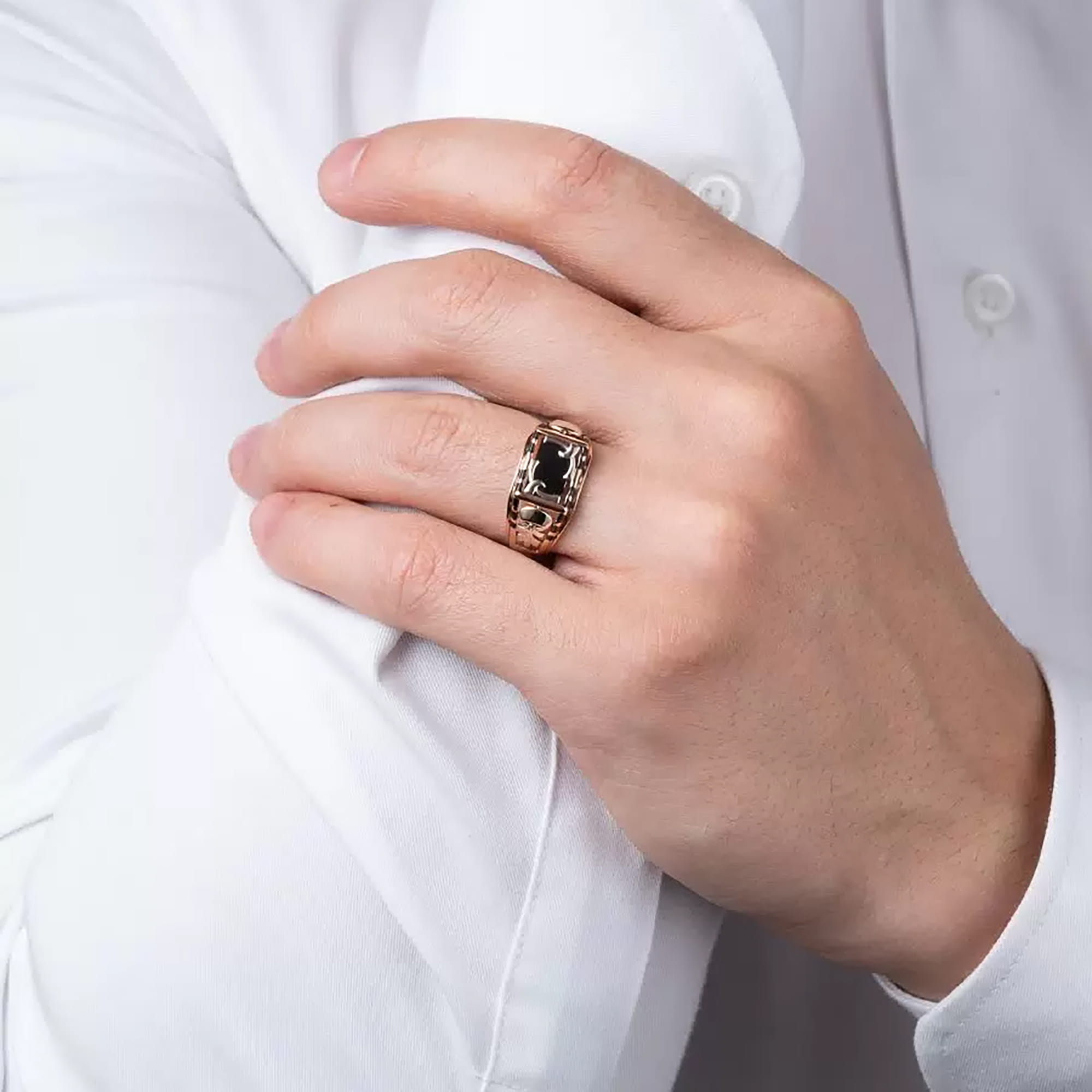 Печатка из золота 585 пробы с ониксом КАРАВАЕВСКАЯ ЮВЕЛИРНАЯ ФАБРИКА 31-0298 Золото 585 пр.