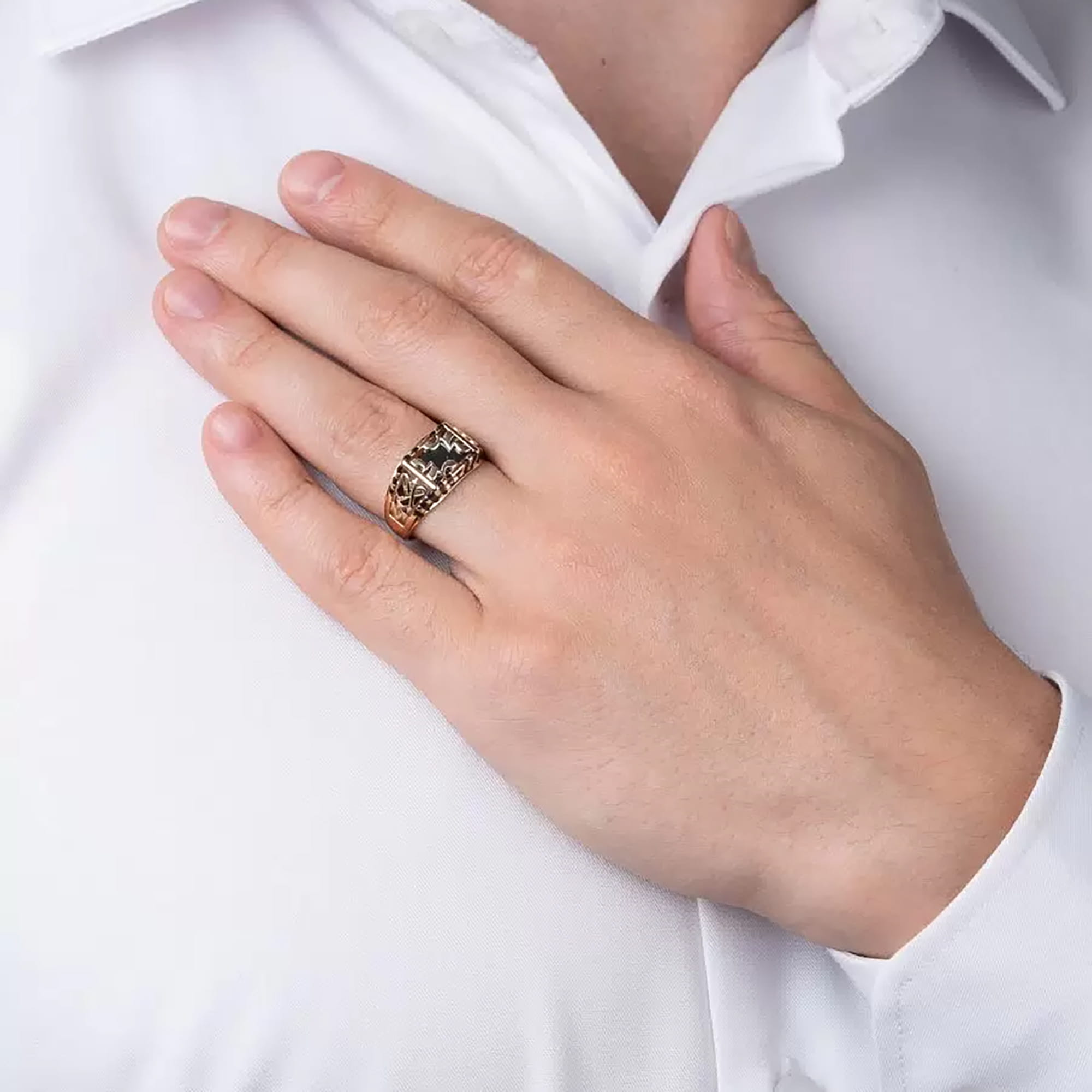 Печатка из золота 585 пробы с ониксом КАРАВАЕВСКАЯ ЮВЕЛИРНАЯ ФАБРИКА 31-0291 Золото 585 пр.