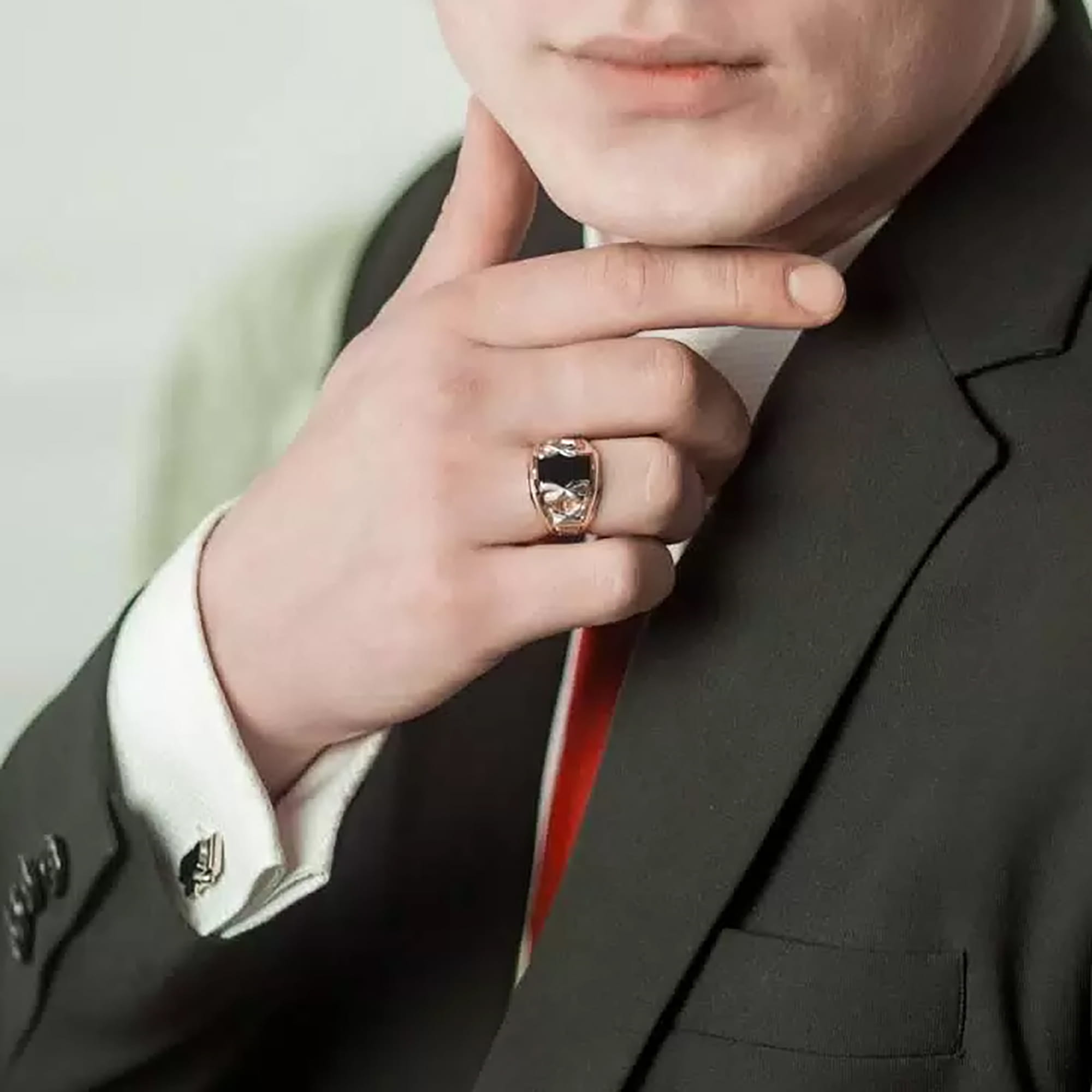 Печатка из золота 585 пробы с ониксом КАРАВАЕВСКАЯ ЮВЕЛИРНАЯ ФАБРИКА 51-0057 Золото 585 пр.