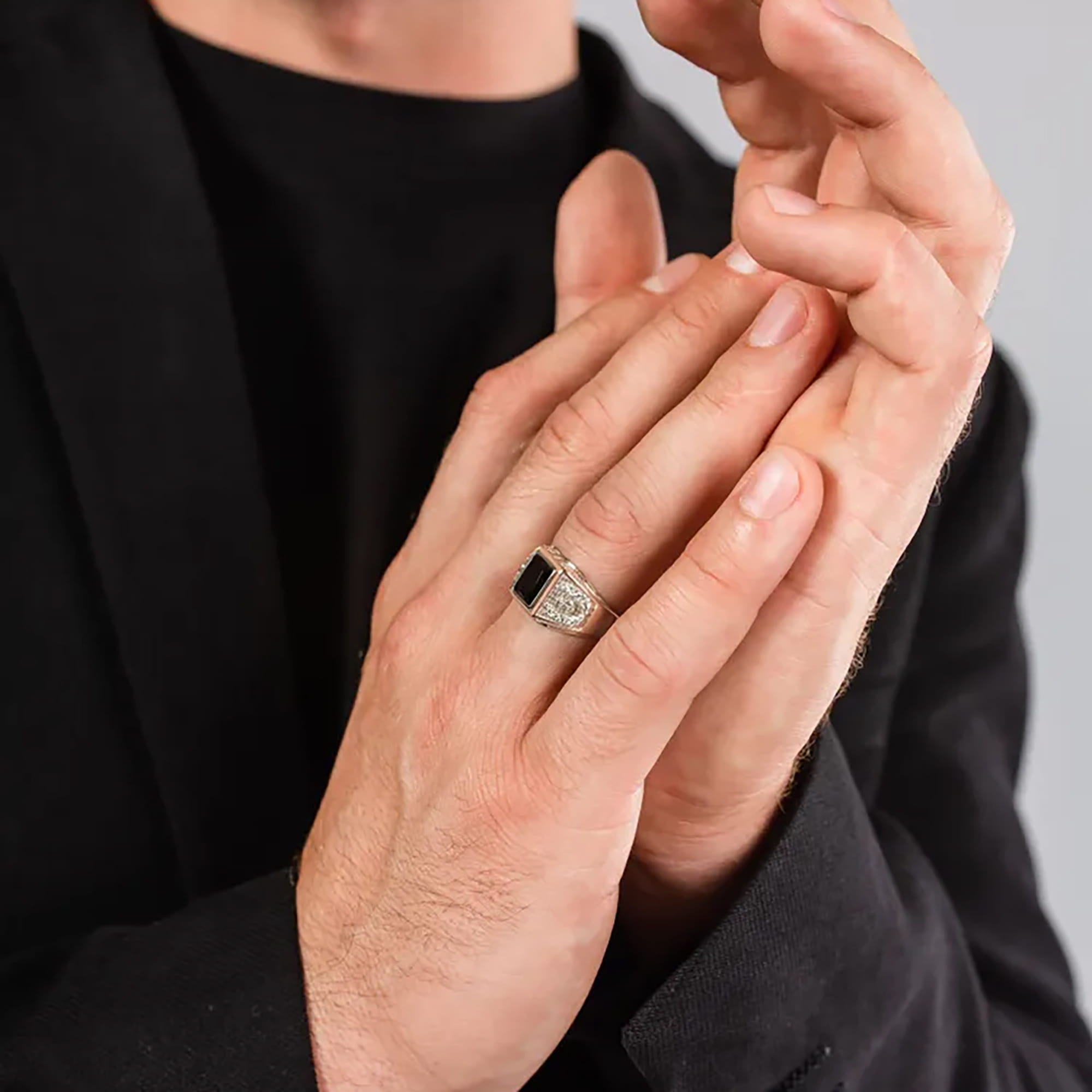 Печатка из золота 585 пробы с дымчатым кварцем КАРАВАЕВСКАЯ ЮВЕЛИРНАЯ ФАБРИКА 31-0328-Р Золото 585 пр.