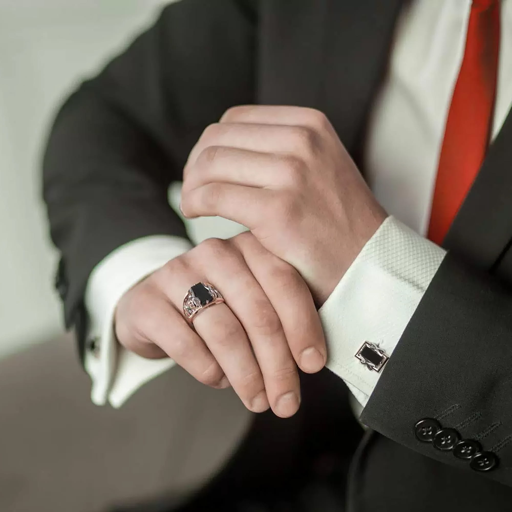 Печатка из золота 585 пробы с ониксом КАРАВАЕВСКАЯ ЮВЕЛИРНАЯ ФАБРИКА 51-0057 Золото 585 пр.