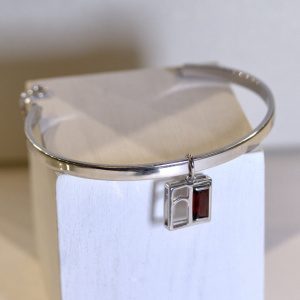 Кулон из серебра 925 пробы с гранатом ATMA 03-13-0025-1