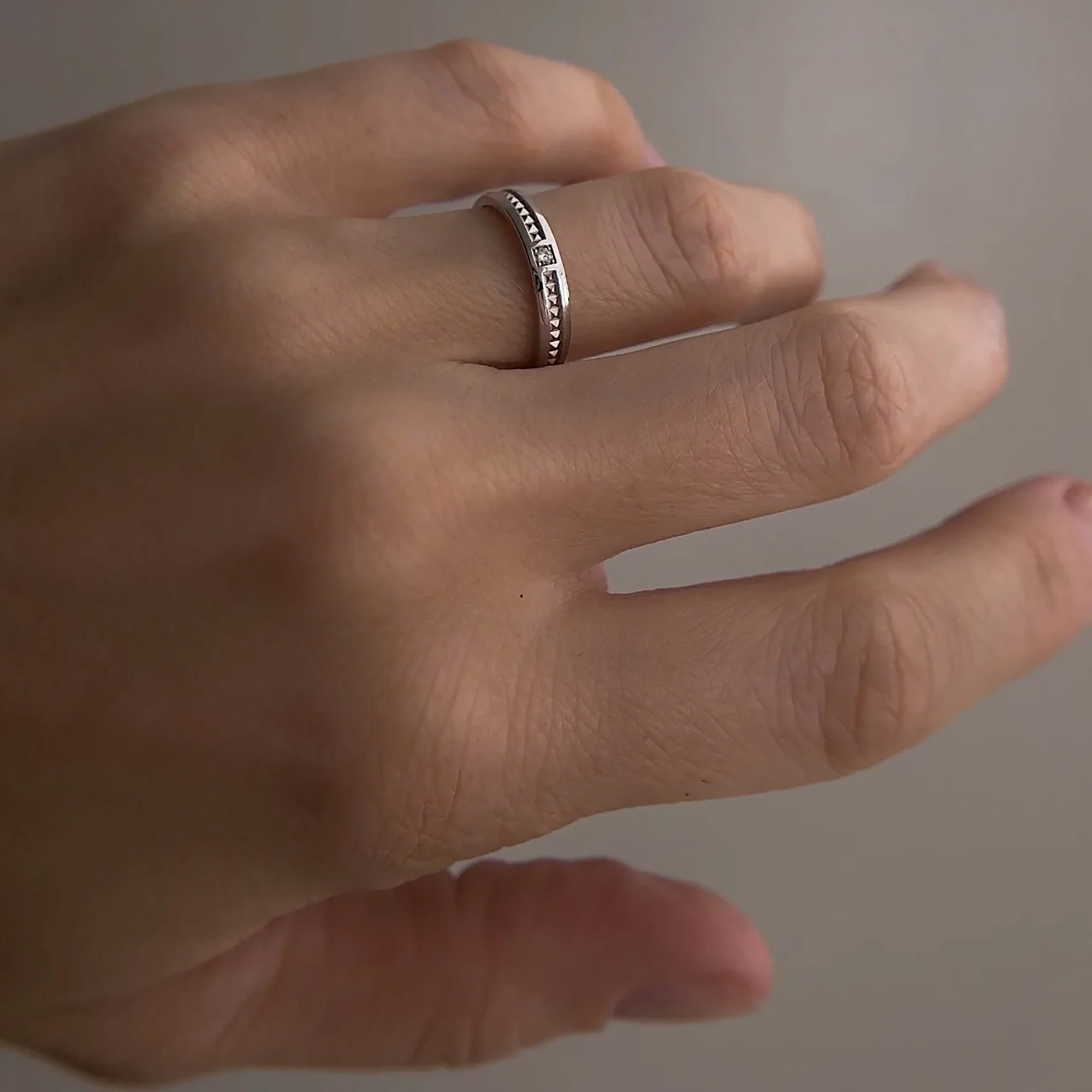 Кольцо из золота 585 пробы с бриллиантом ВЛАДИМИР ПИЧУГОВ О3-22.1 Золото 585 пр.