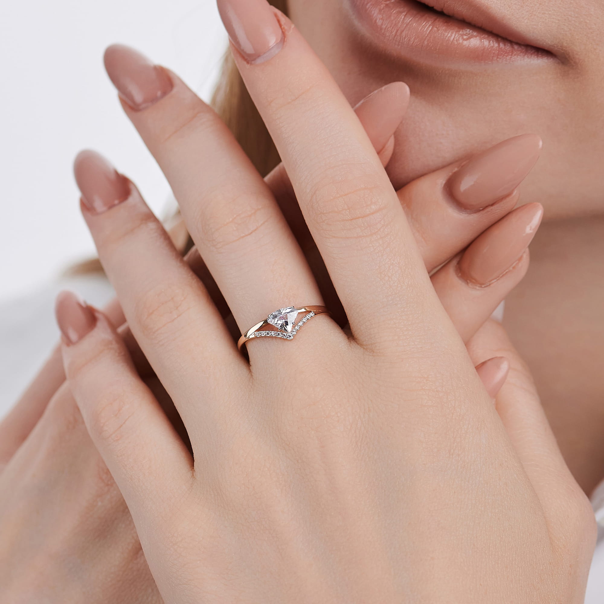 Кольцо из золота 585 пробы с фианитом ГОЛДЕН ГЛОБ КольцоКЛ-02/17,0/Sw/з585 Золото 585 пр.