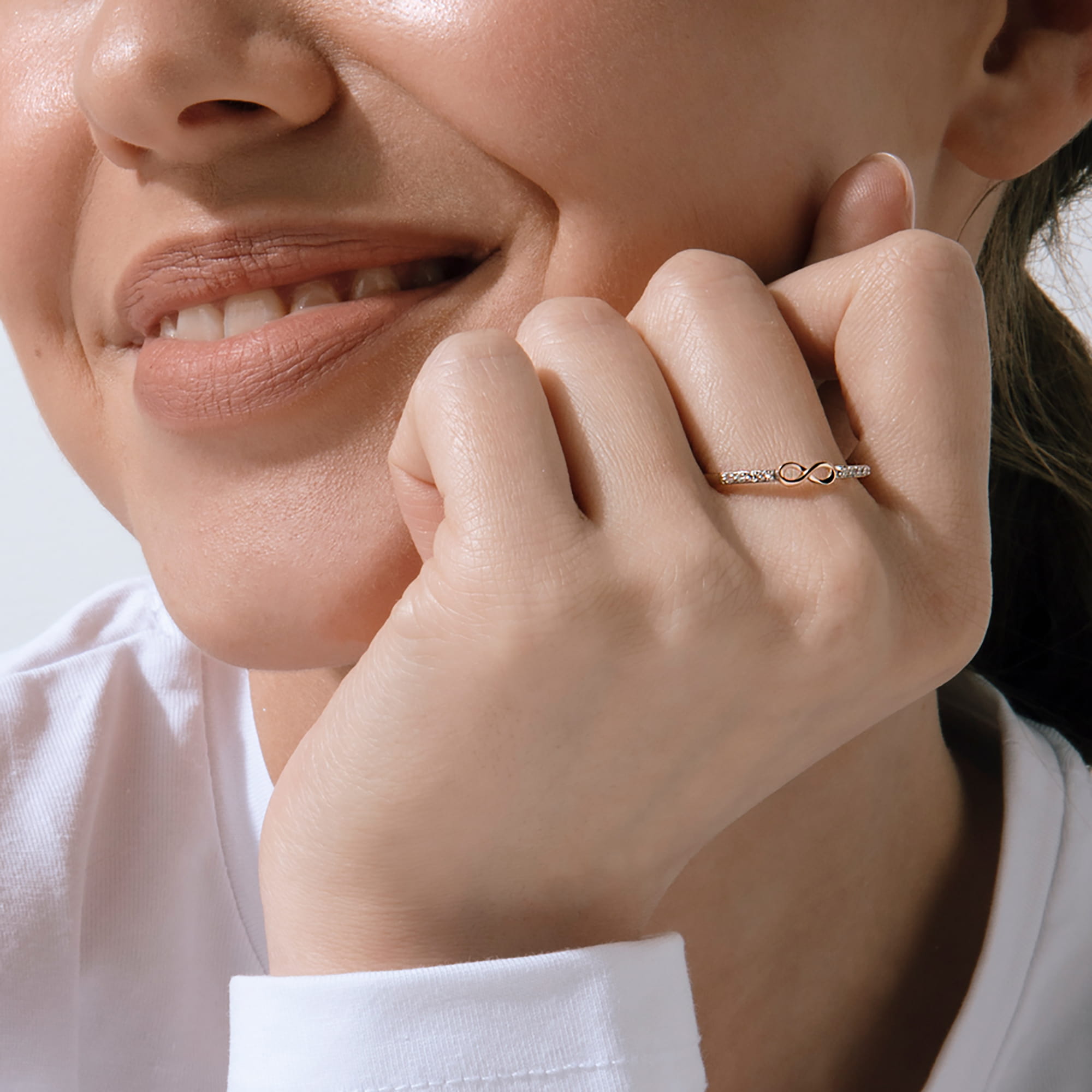 Кольцо из золота 585 пробы с фианитом DINASTIA 006831-1102 Золото 585 пр.