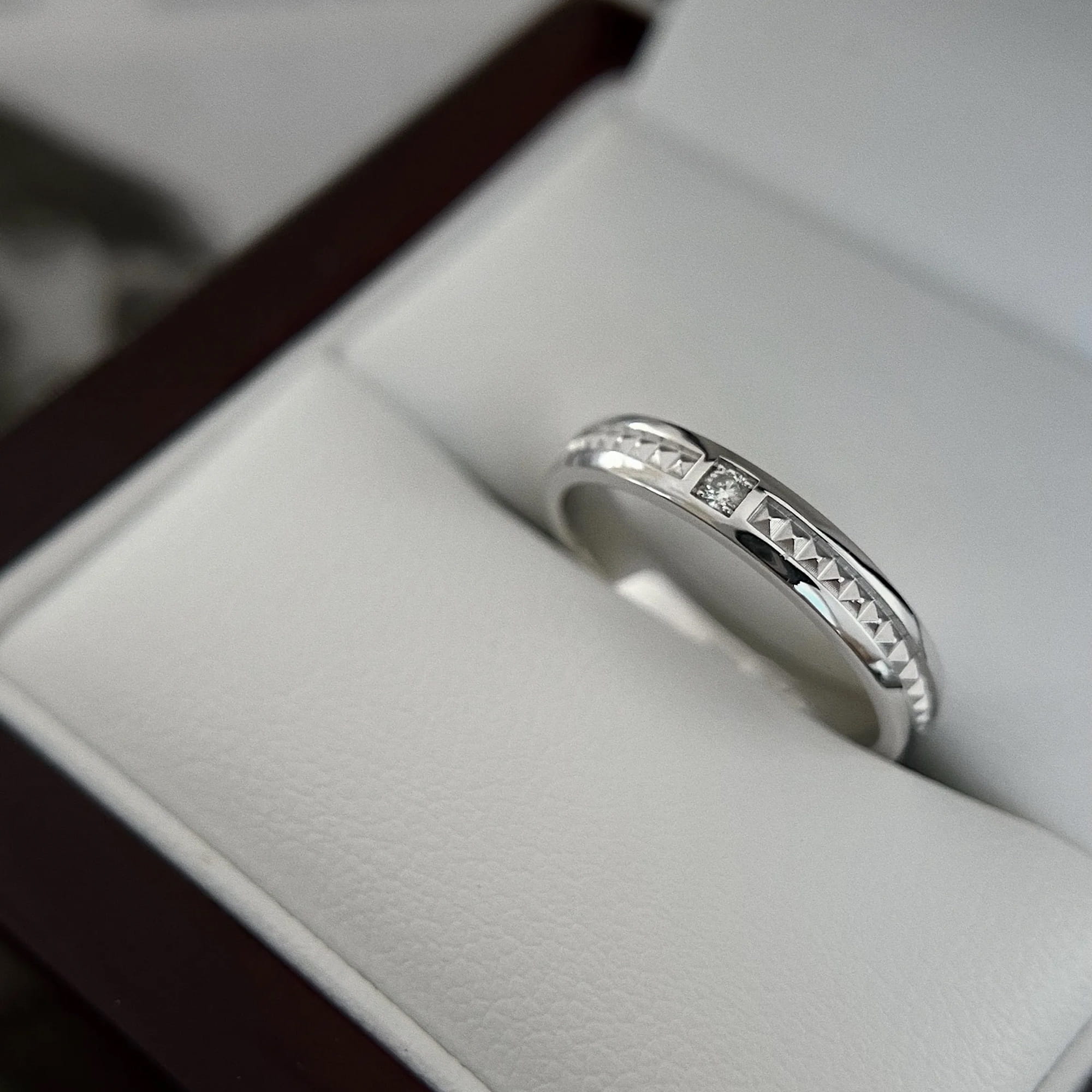 Кольцо из золота 585 пробы с бриллиантом ВЛАДИМИР ПИЧУГОВ О3-22.1 Золото 585 пр.