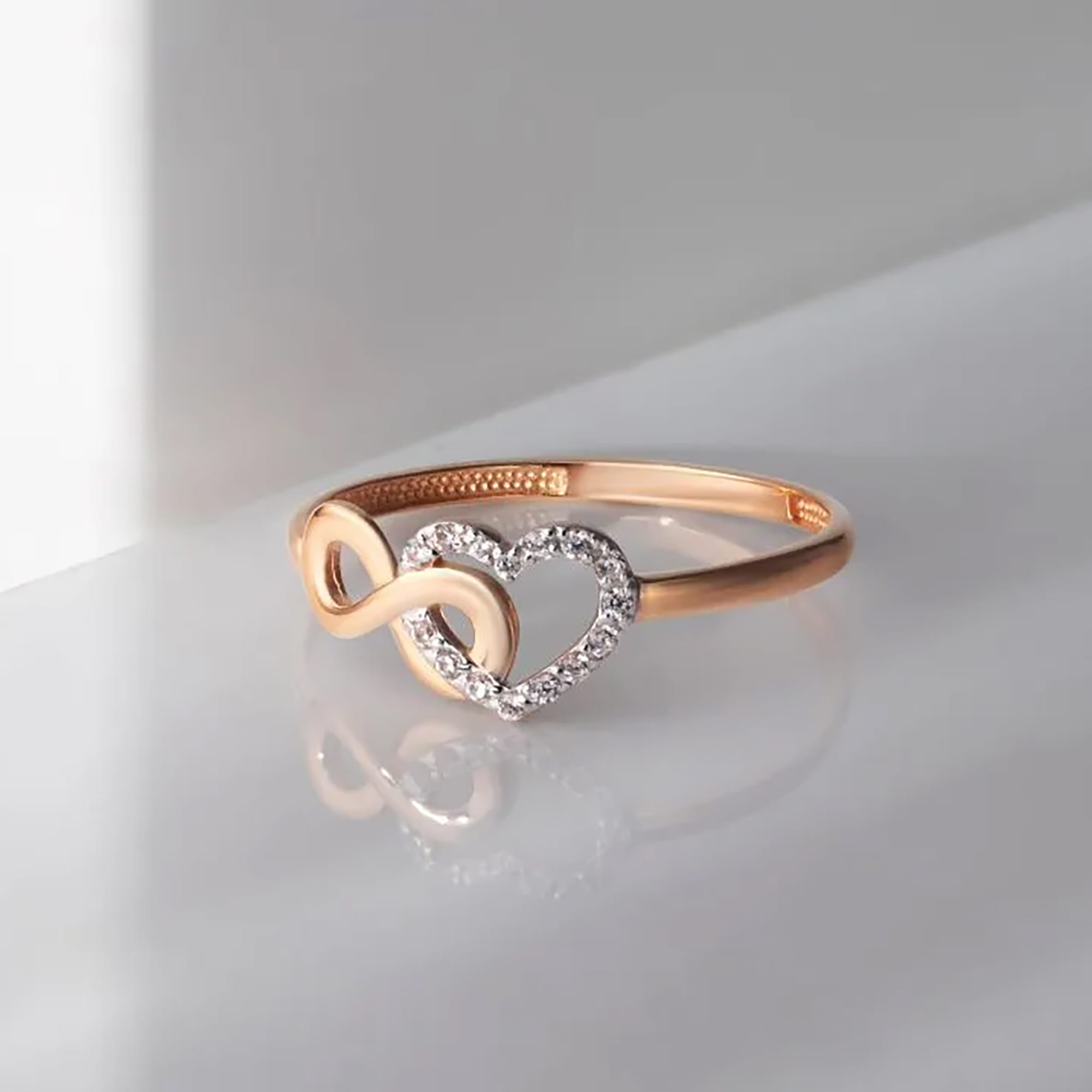 Кольцо из золота 585 пробы с фианитом EFREMOV К13220115 Золото 585 пр.