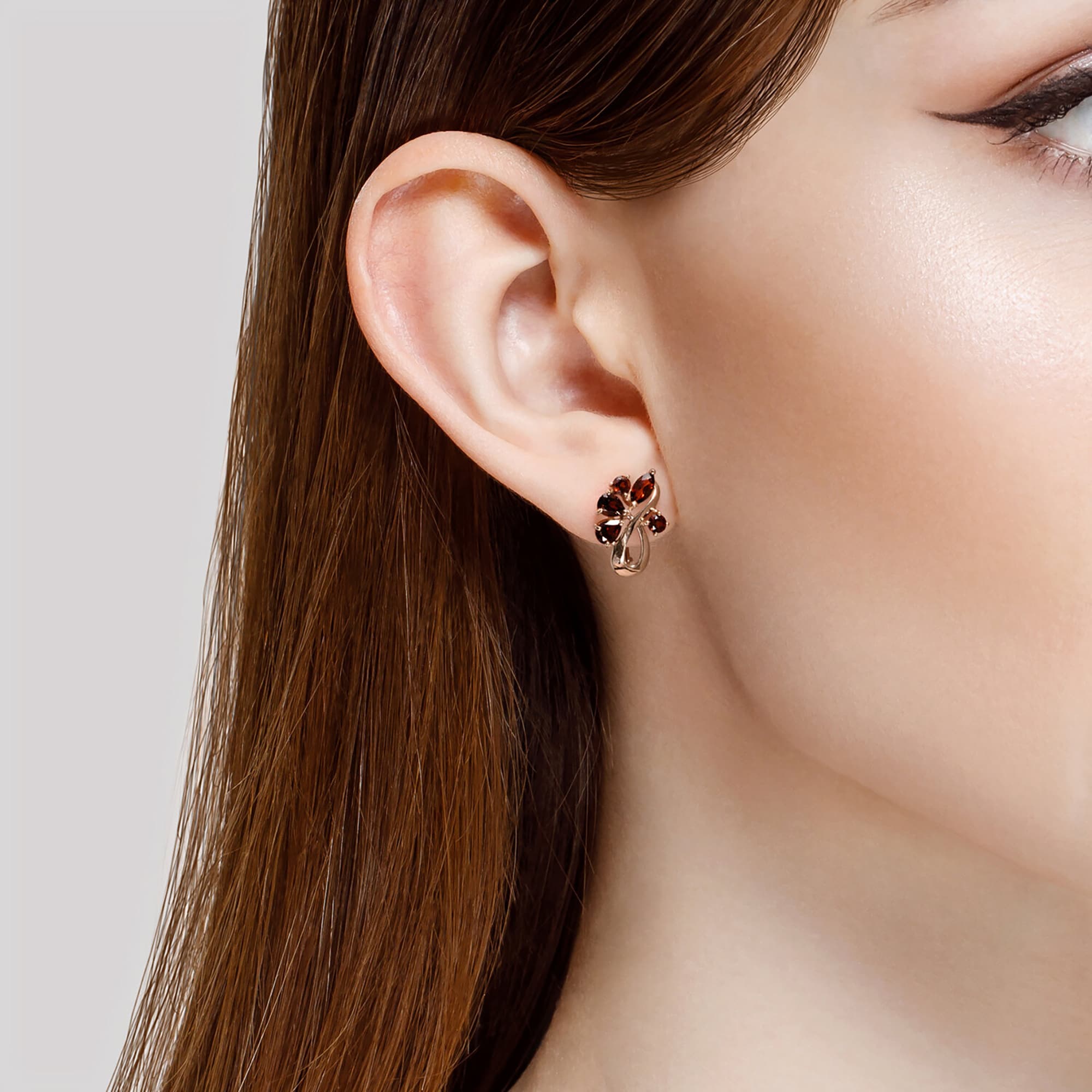 Серьги из золота 585 пробы с гранатом SOKOLOV 724752 Золото 585 пр.