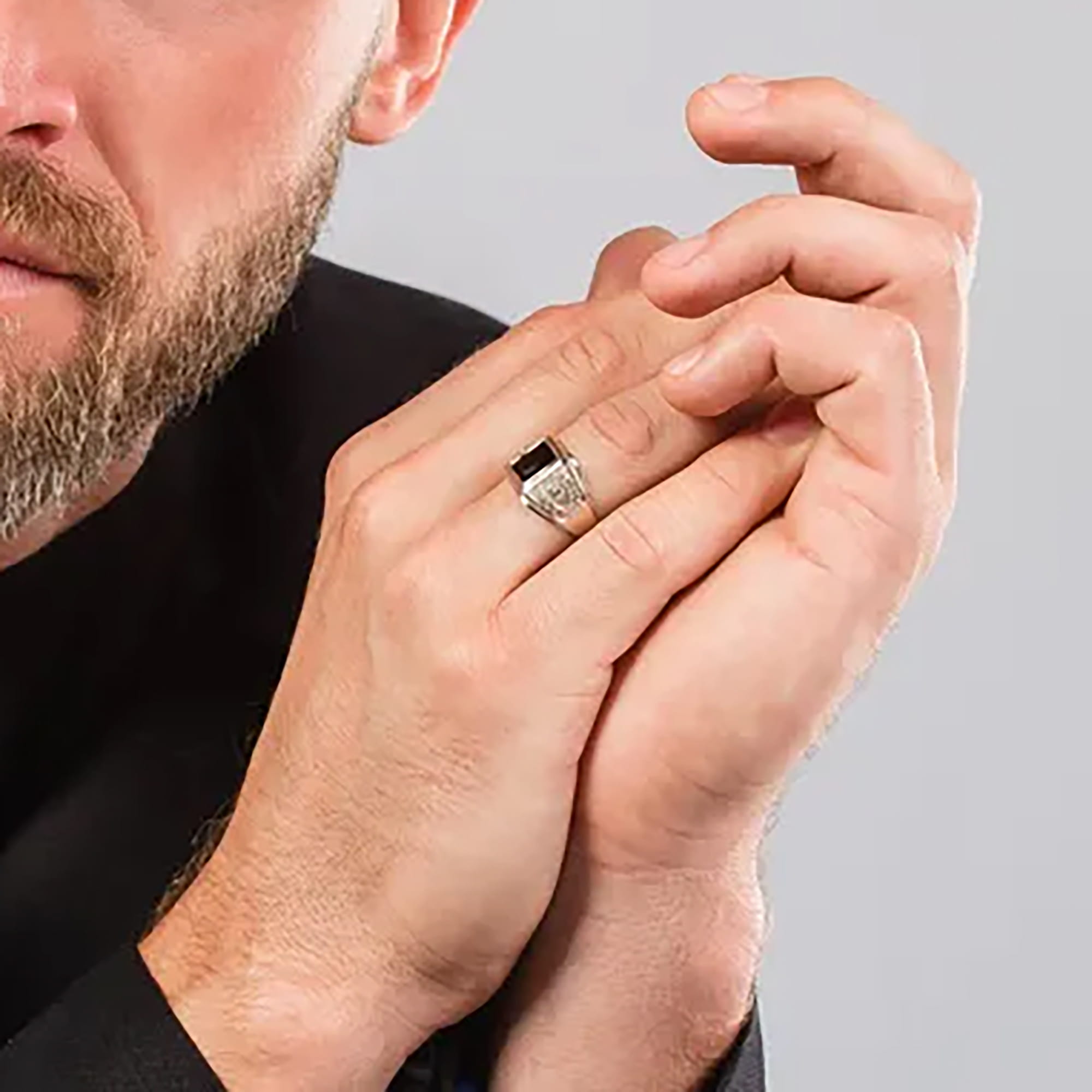 Печатка из золота 585 пробы с дымчатым кварцем КАРАВАЕВСКАЯ ЮВЕЛИРНАЯ ФАБРИКА 31-0328-Р Золото 585 пр.