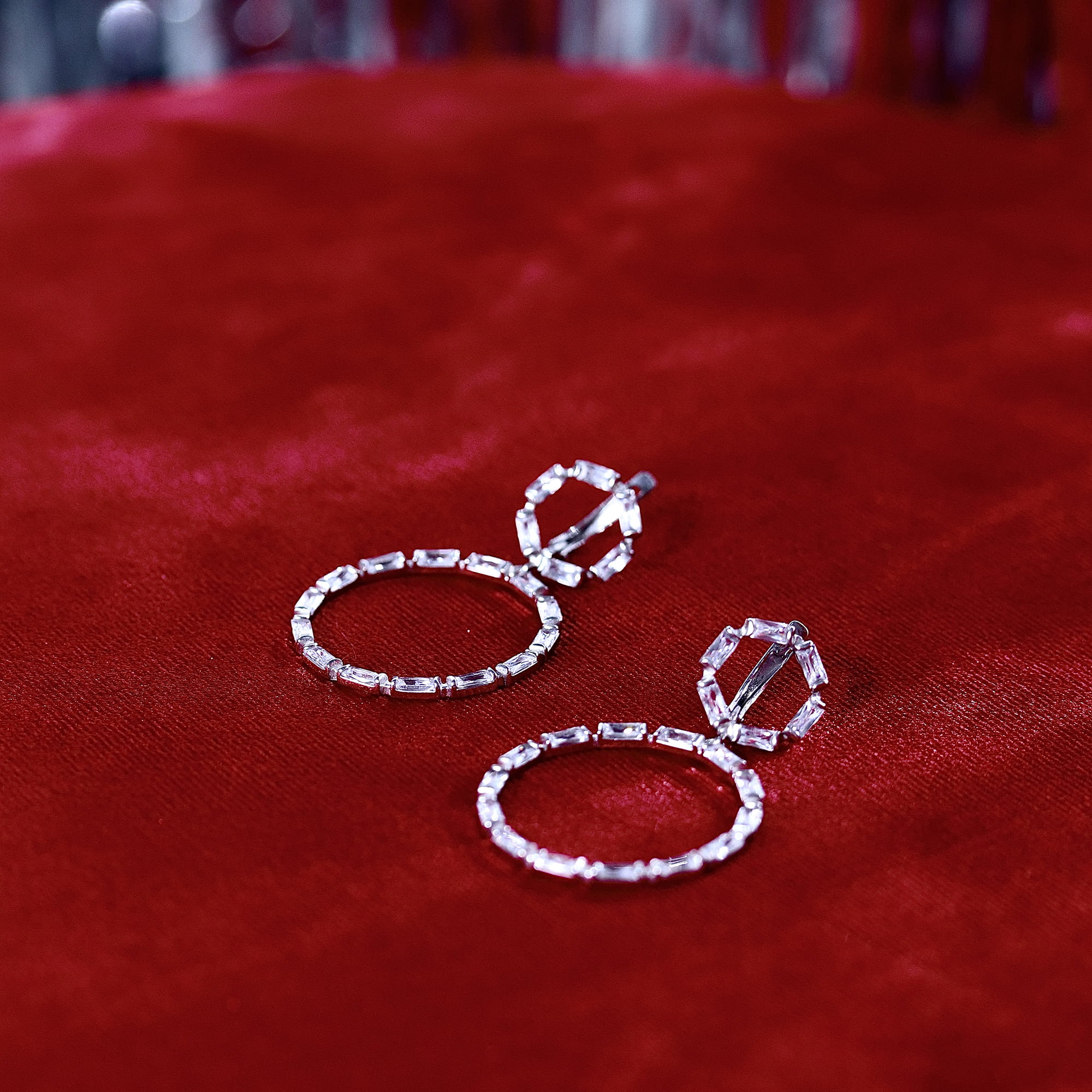 Серьги из серебра 925 пробы с фианитом SOKOLOV 94023777 Серебро 925 пр.