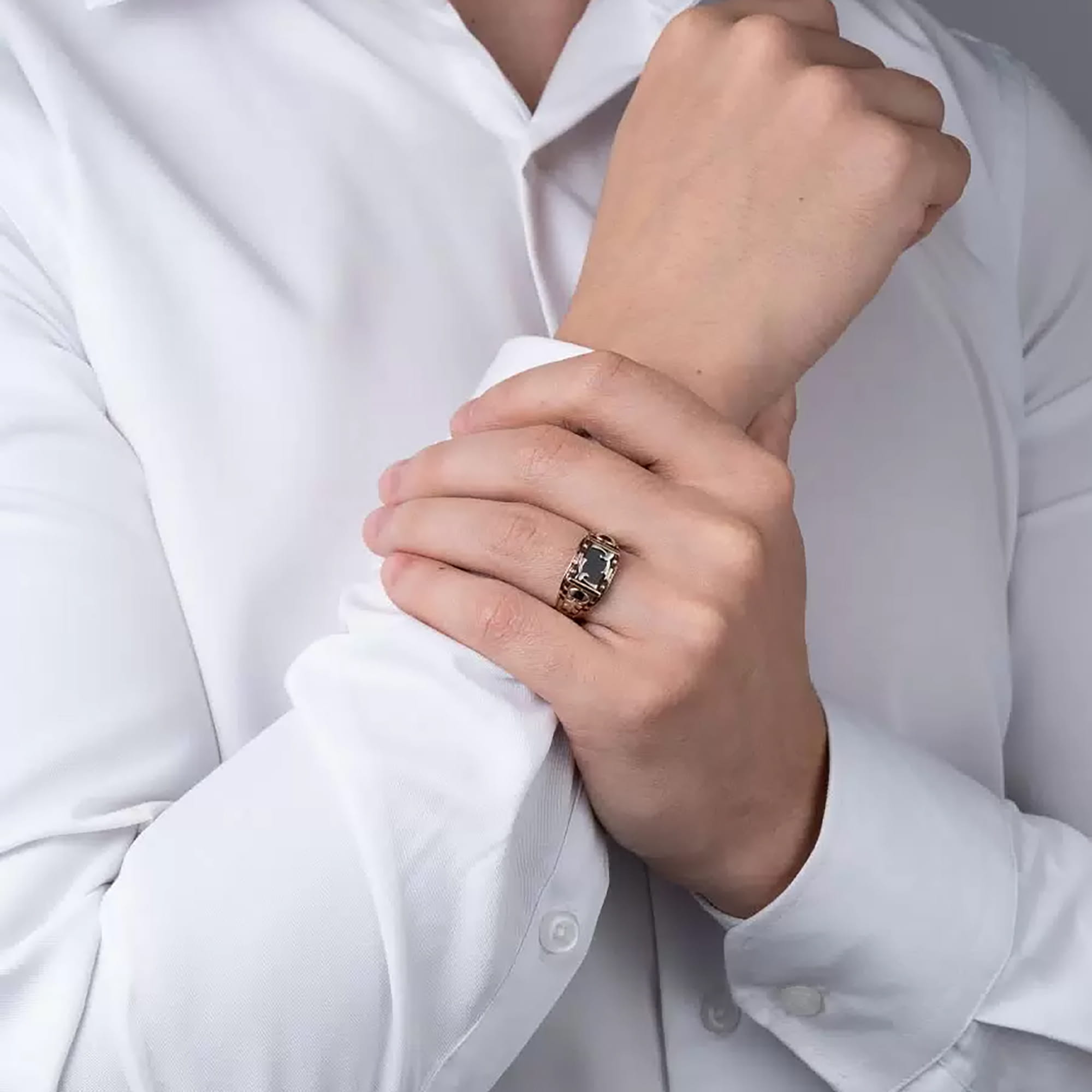 Печатка из золота 585 пробы с ониксом КАРАВАЕВСКАЯ ЮВЕЛИРНАЯ ФАБРИКА 31-0298 Золото 585 пр.