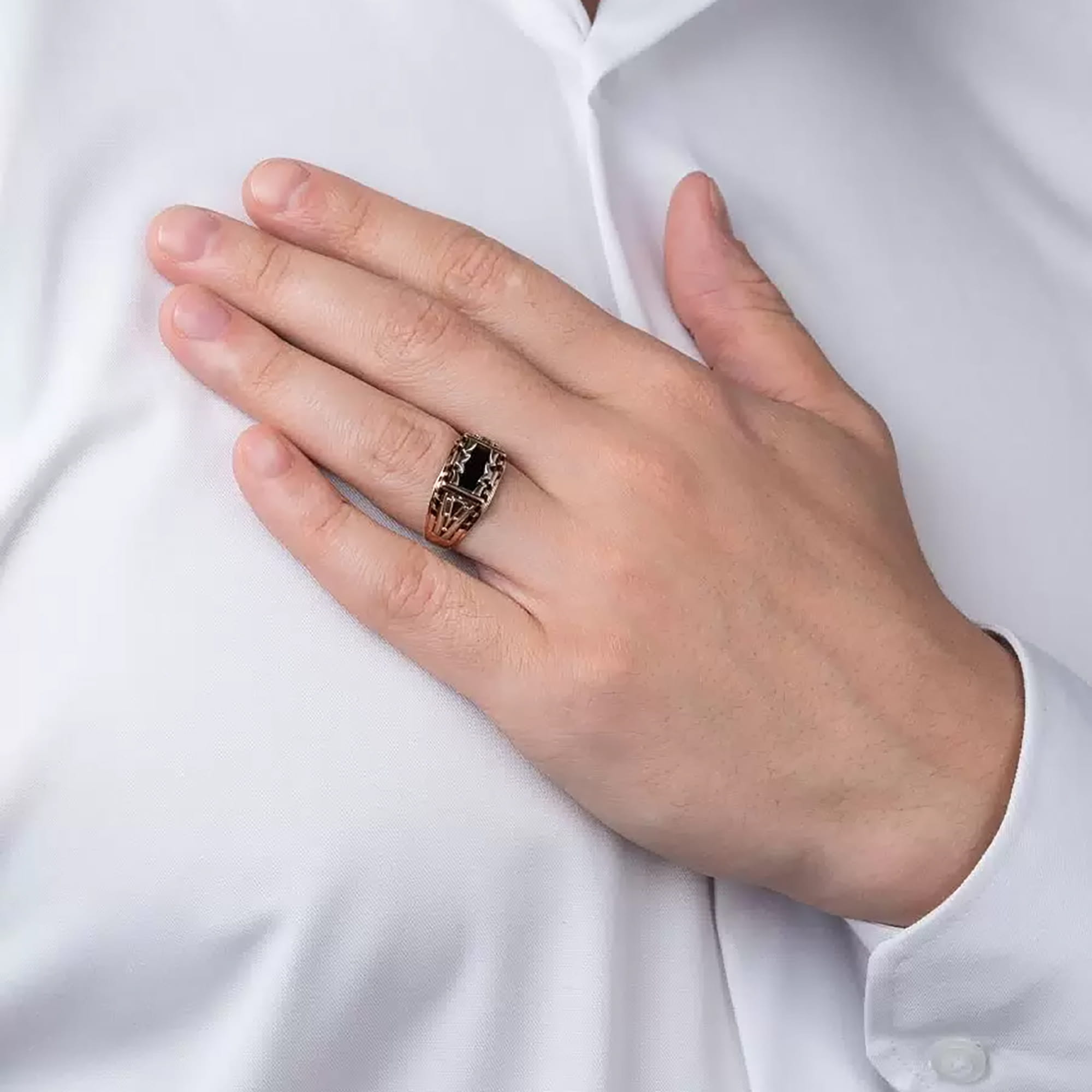 Печатка из золота 585 пробы с ониксом КАРАВАЕВСКАЯ ЮВЕЛИРНАЯ ФАБРИКА 31-0294 Золото 585 пр.