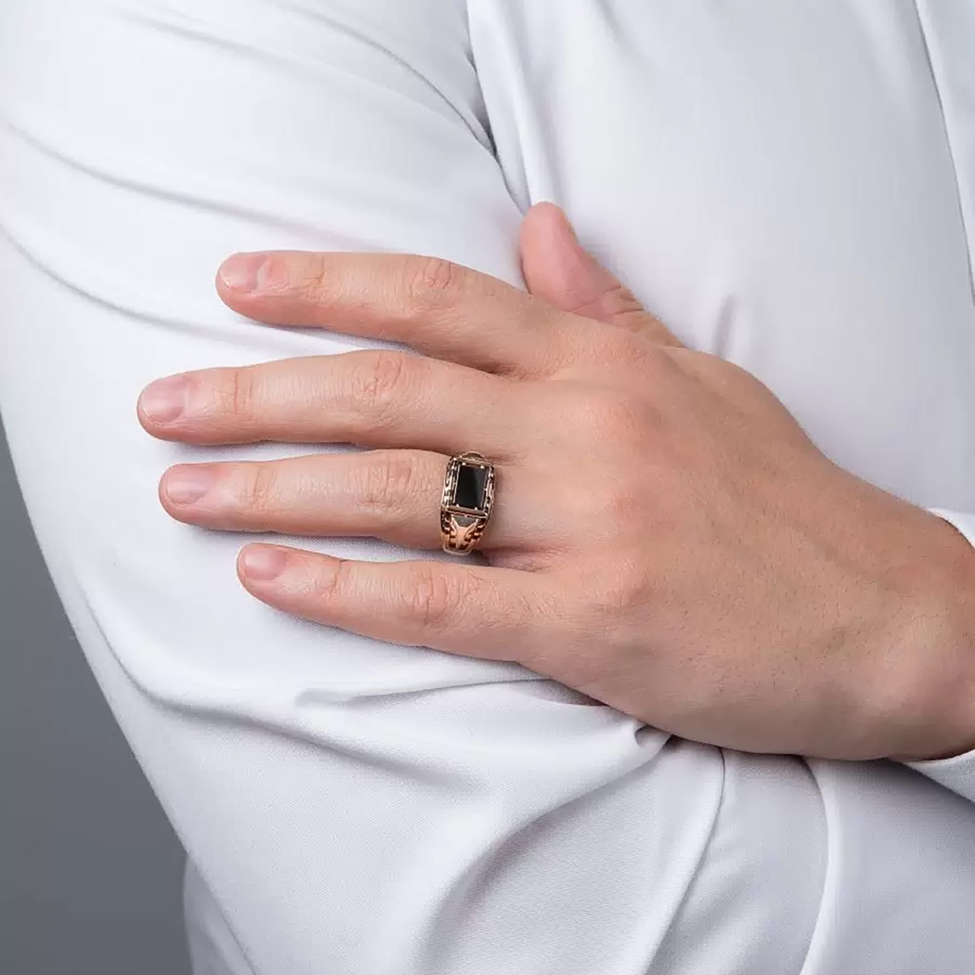 Печатка из золота 585 пробы с ониксом КАРАВАЕВСКАЯ ЮВЕЛИРНАЯ ФАБРИКА 31-0300 Золото 585 пр.